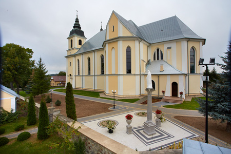 SANKTUARIUM  MATKI BOŻEJ POCIESZENIA  PANI MAŁOPŁOCKIEJ 